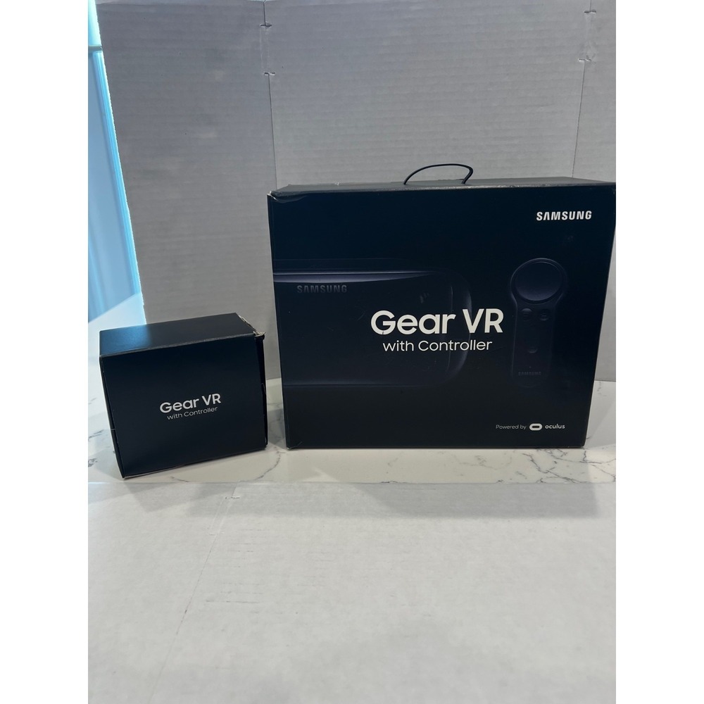 Samsung Gear VR with Controller Powered by Oculus SM-R324 New Open Box